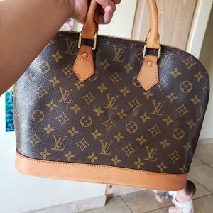 Authentic Louis Vuitton monogram Alma pm